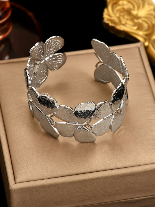Floral Link Bracelet – Platinum-Plated Stainless Steel Elegance