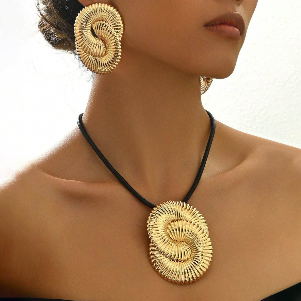 Glamorous Golden Spiral Jewelry Set - A Statement Of Elegance - Holy Mango Store