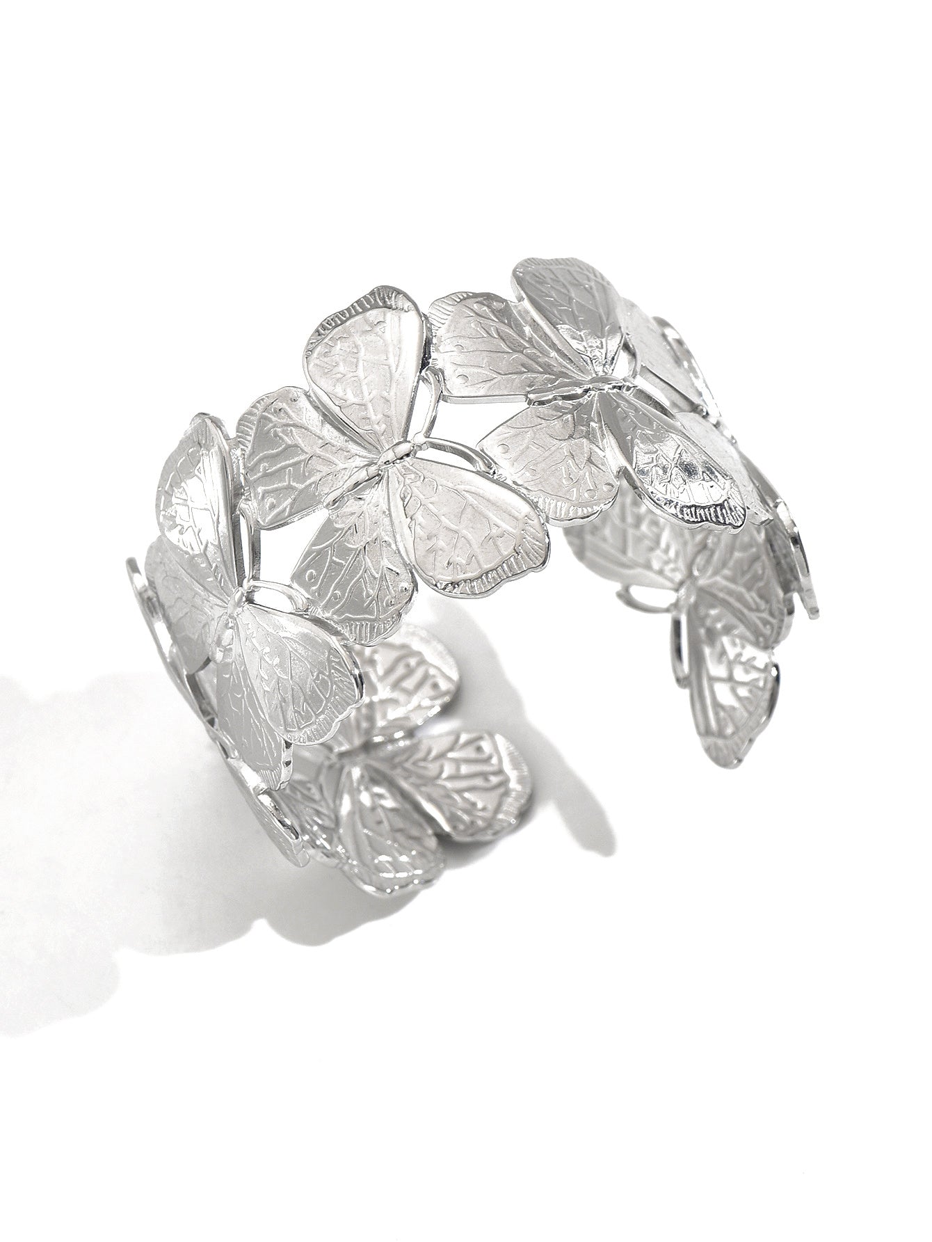 Floral Link Bracelet – Platinum-Plated Stainless Steel Elegance