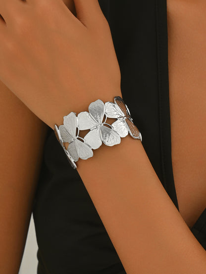 Floral Link Bracelet – Platinum-Plated Stainless Steel Elegance