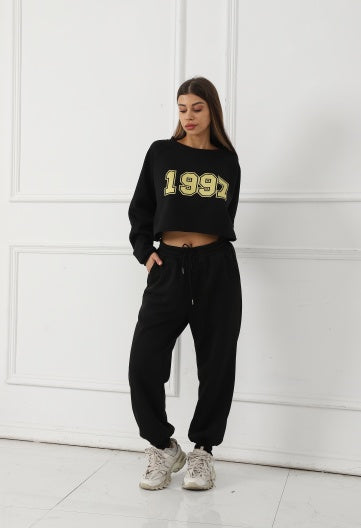 Women's 2-Piece Hoodie Set – Cropped Sweatshirt & Joggers