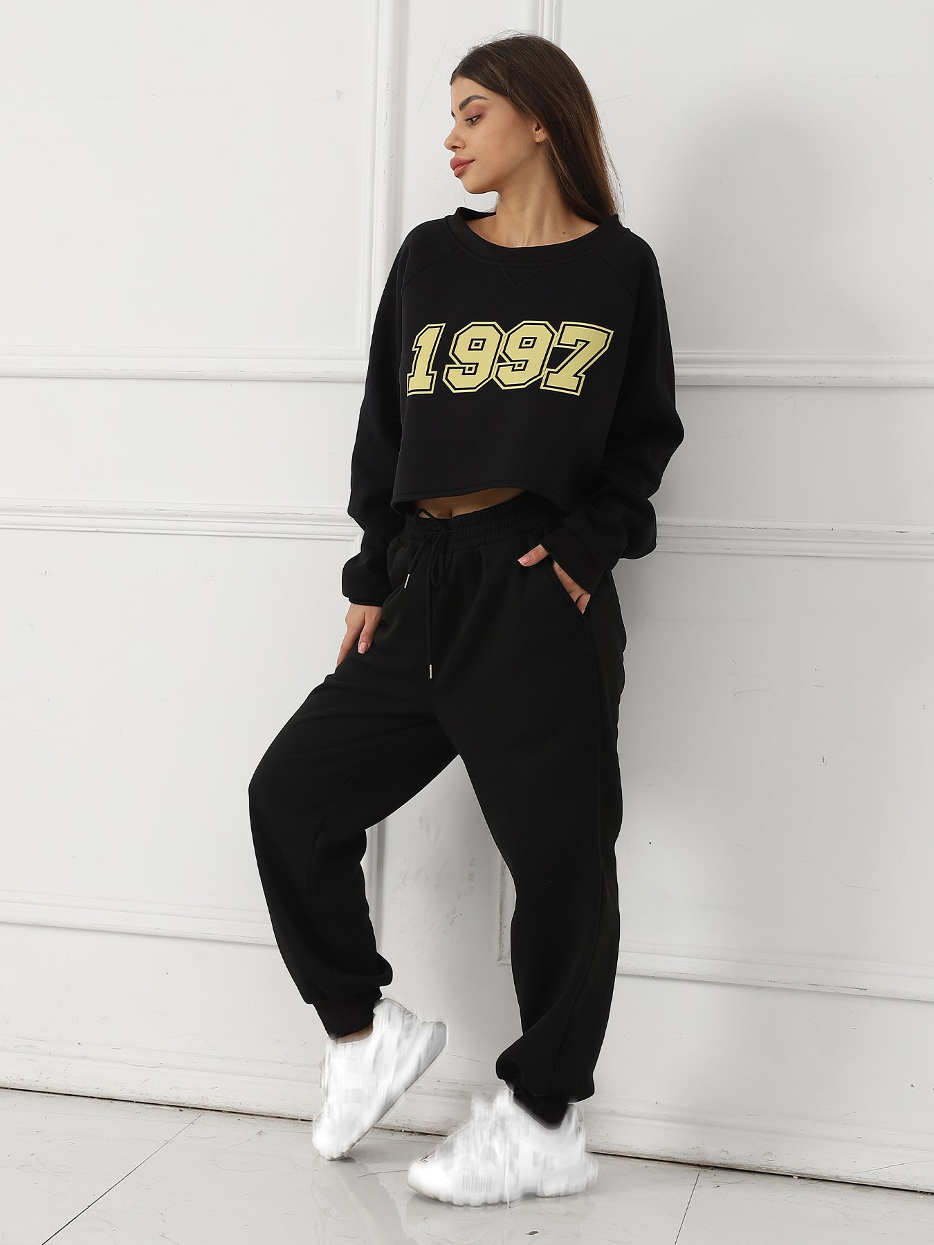 Women's 2-Piece Hoodie Set – Cropped Sweatshirt & Joggers
