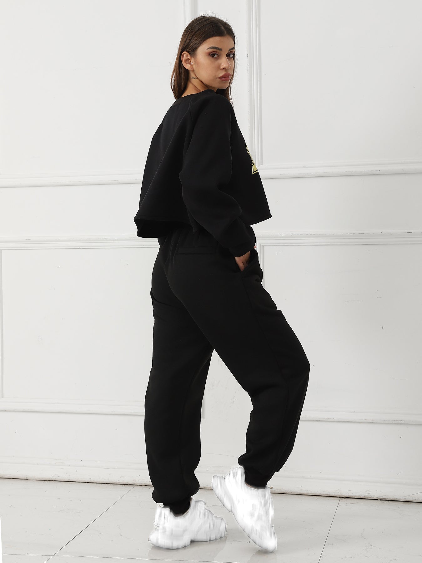 Women's 2-Piece Hoodie Set – Cropped Sweatshirt & Joggers